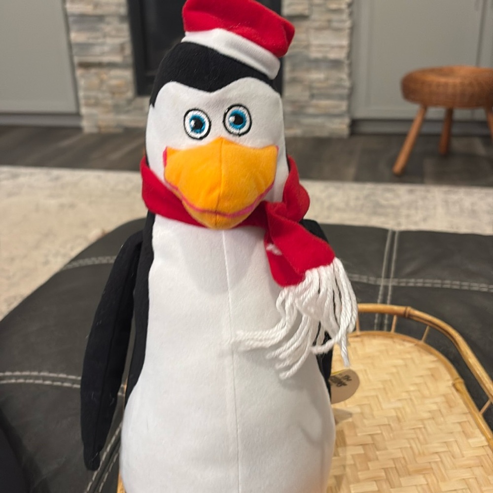 Dreamworks The Penguins of Madagascar 3 Nickelodeon plush with Santa hat. 2011
